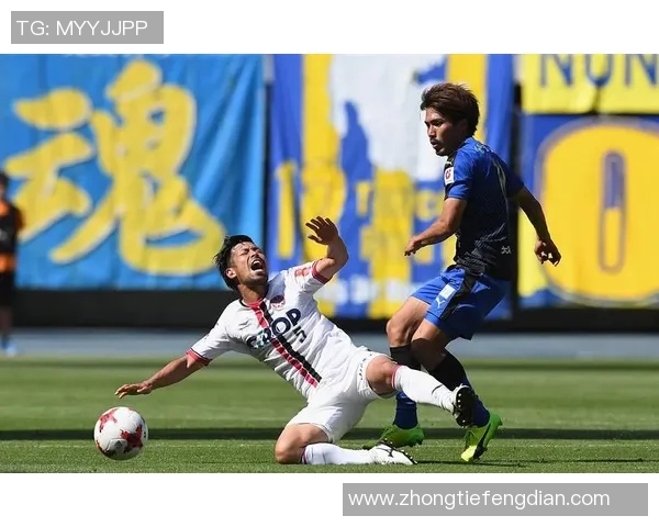 大分三神与鸟砂岩的精彩对决揭示了足球战术与团队协作的重要性