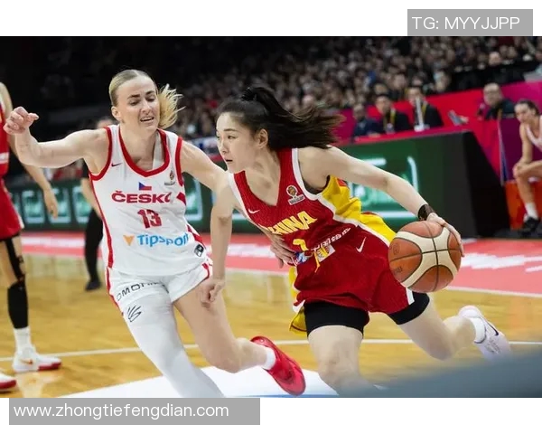 澳大利亚女篮与西班牙队激战正酣谁将晋级国际篮球赛决赛舞台 澳大利亚女篮与西班牙队激战正酣谁将晋级国际篮球赛决赛舞台