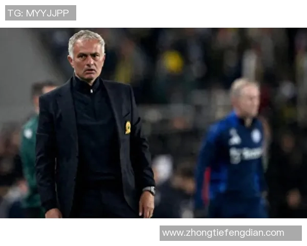 穆里尼奥怒斥欧足联罗马遭争议点球淘汰引发热议 穆里尼奥怒斥欧足联罗马遭争议点球淘汰引发热议