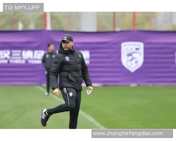 艾斯坦拿与萨迪纳摩激战正酣谁将赢得这场足球盛宴的胜利