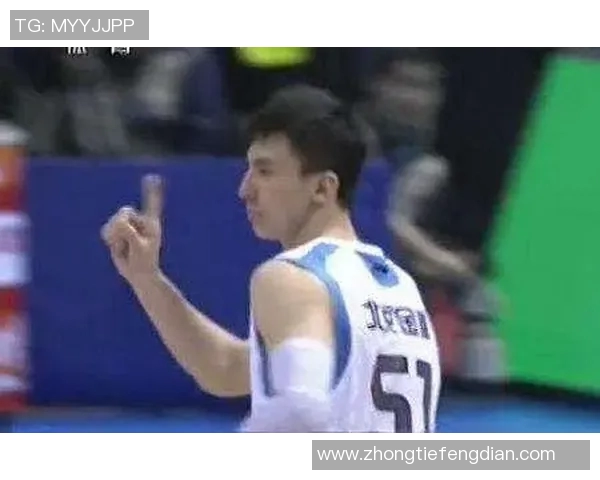 翟晓川的篮球之路：从青涩少年到职业明星的奋斗历程与心路历程