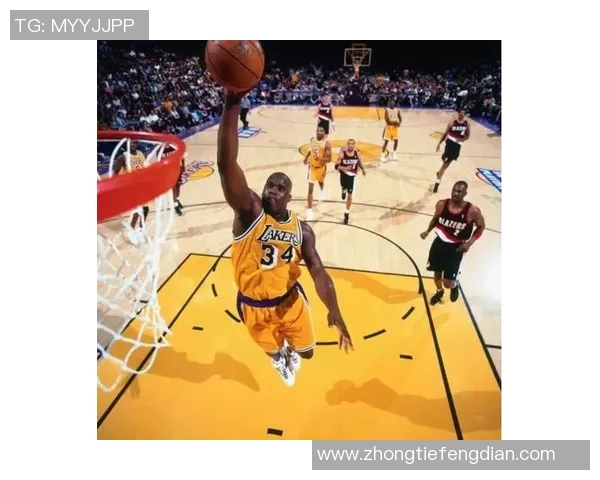 博班与奥尼尔的对决：巨人之战引发的篮球传奇与精彩瞬间